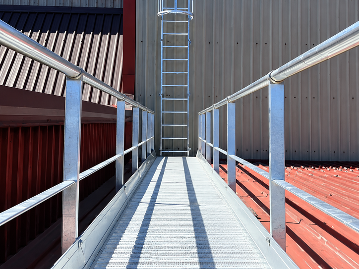 Pasarela Industrial Hacia la Escalera